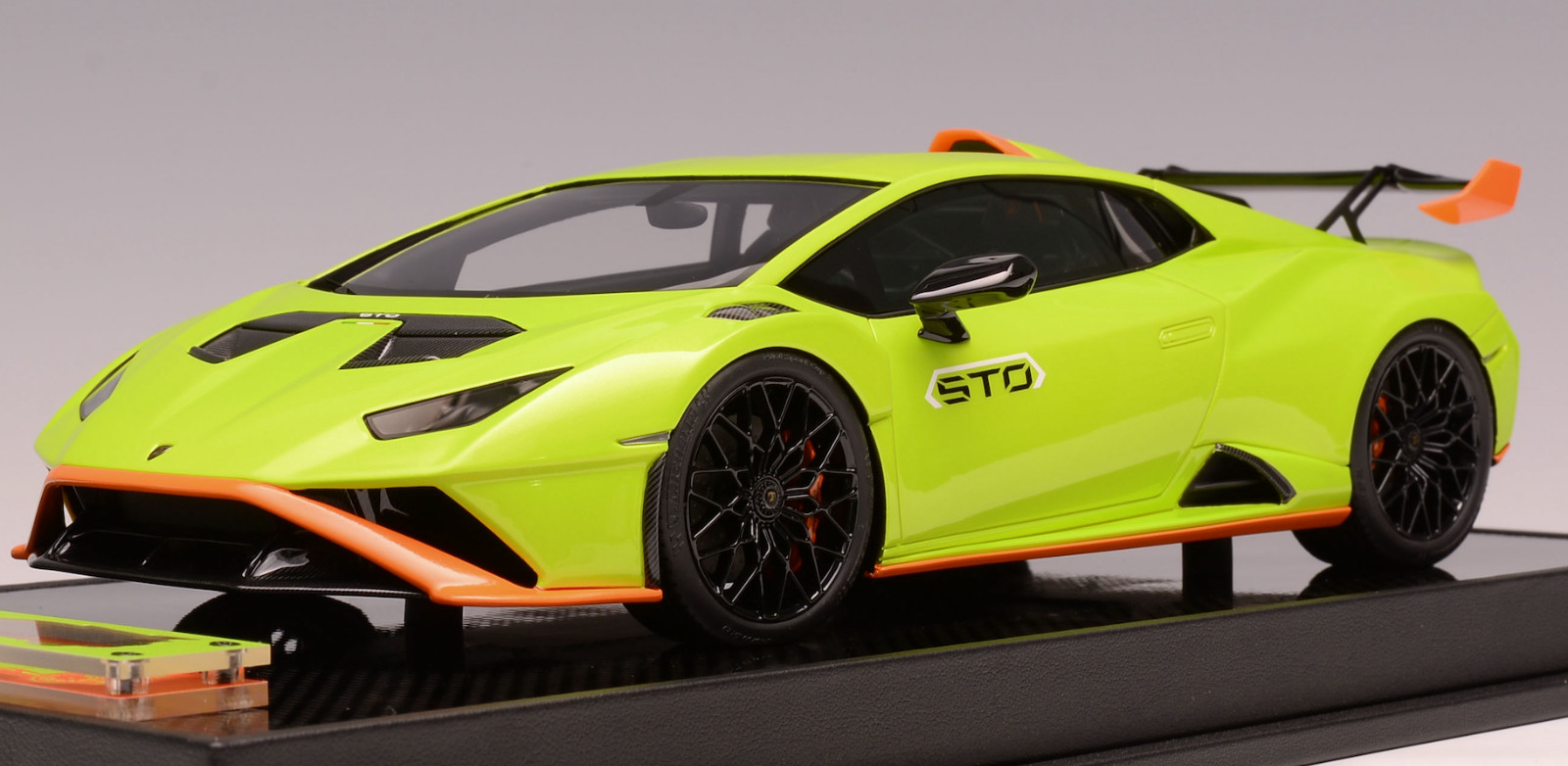 1/18 Ivy Models Lamborghini Huracan STO Gloss Green /Orange Accent Carbon 15 pcs