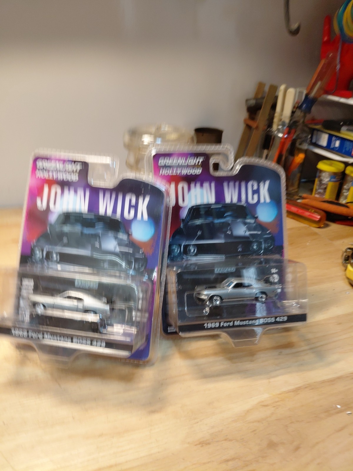 2 GREENLIGHT HOLLYWOOD SERIES JOHN WICK (#44780-e) 1969 FORD MUSTANG BOSS 429