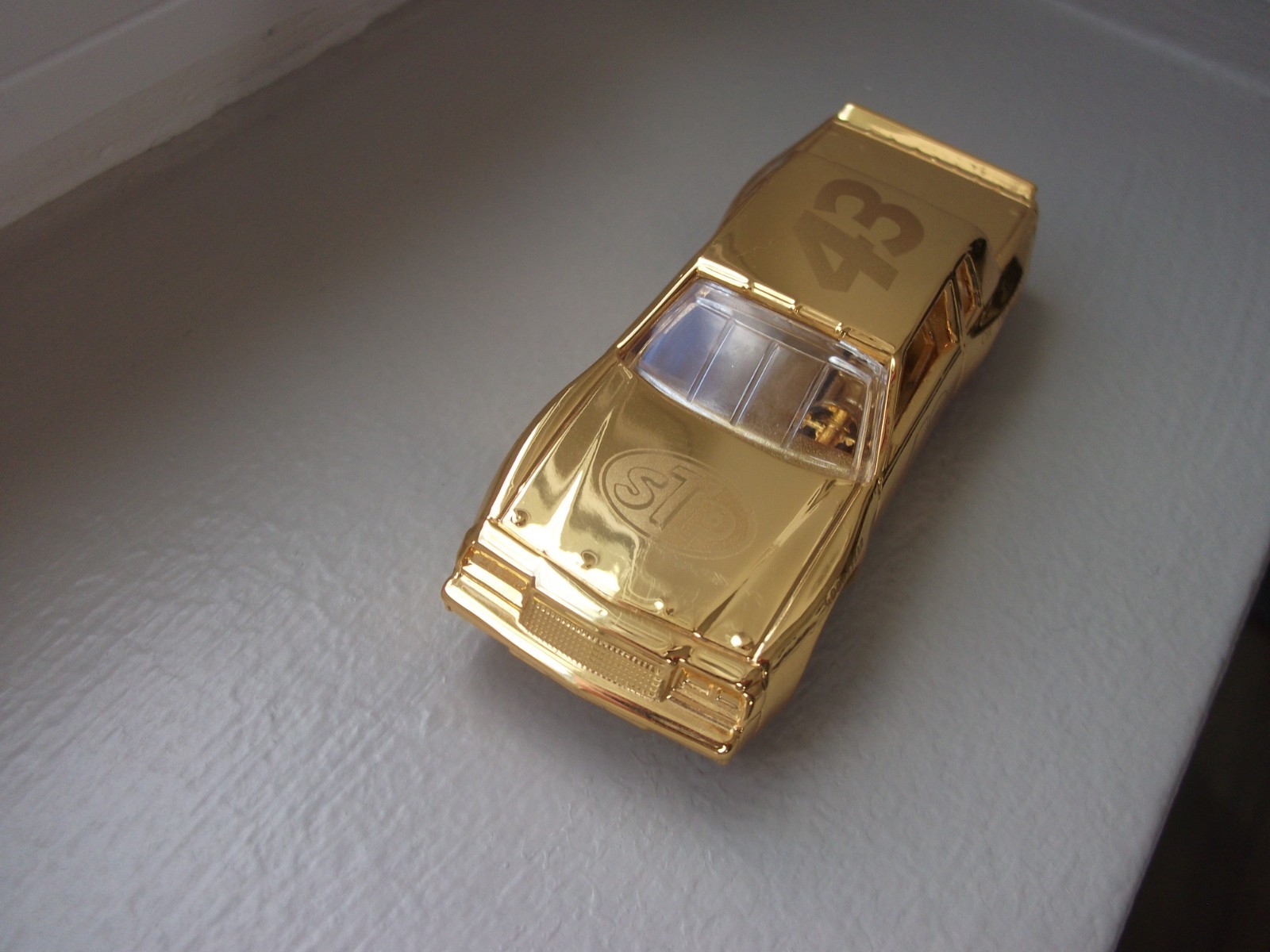 RICHARD PETTY VINTAGE 1981 BUICK REGAL RACING CHAMPIONS 1/64 24 KT. GOLD NASCAR
