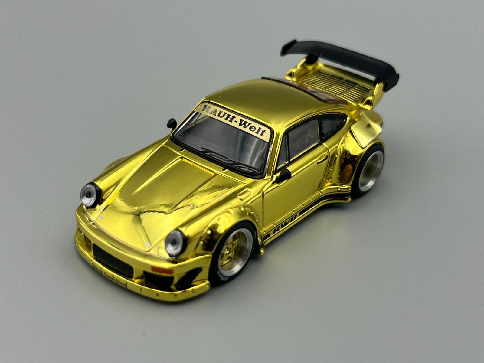 RWB 930 and Transporter Gold Porsche 911 HEC 2026 Exclusive Poprace 1/64 scale
