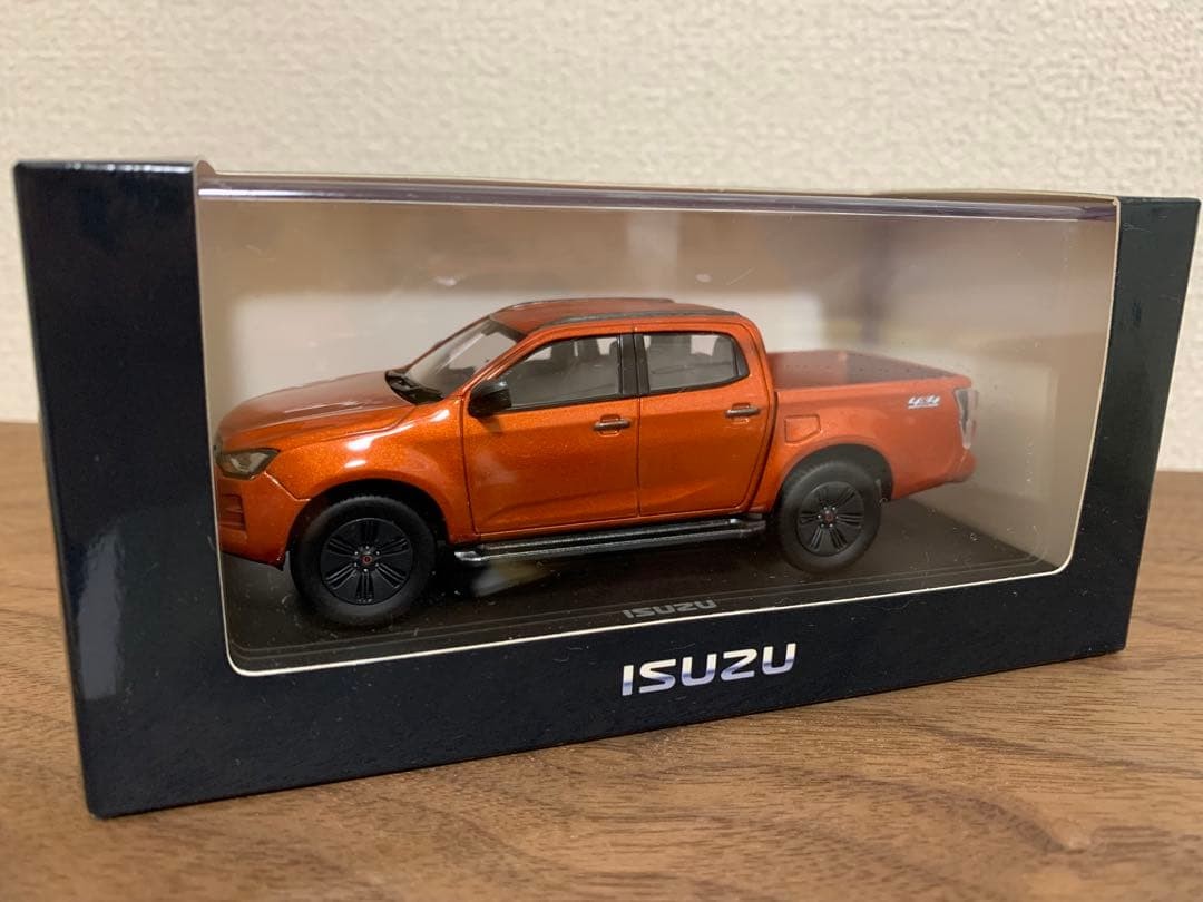 ISUZU D-MAX 1/43 Die-cast model car orange