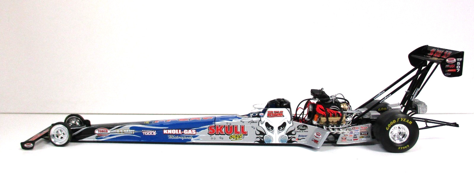 ACTION – MELANIE TROXEL SKULL GEAR TORCO 2006 NHRA TOP FUEL DRAGSTER 1/24