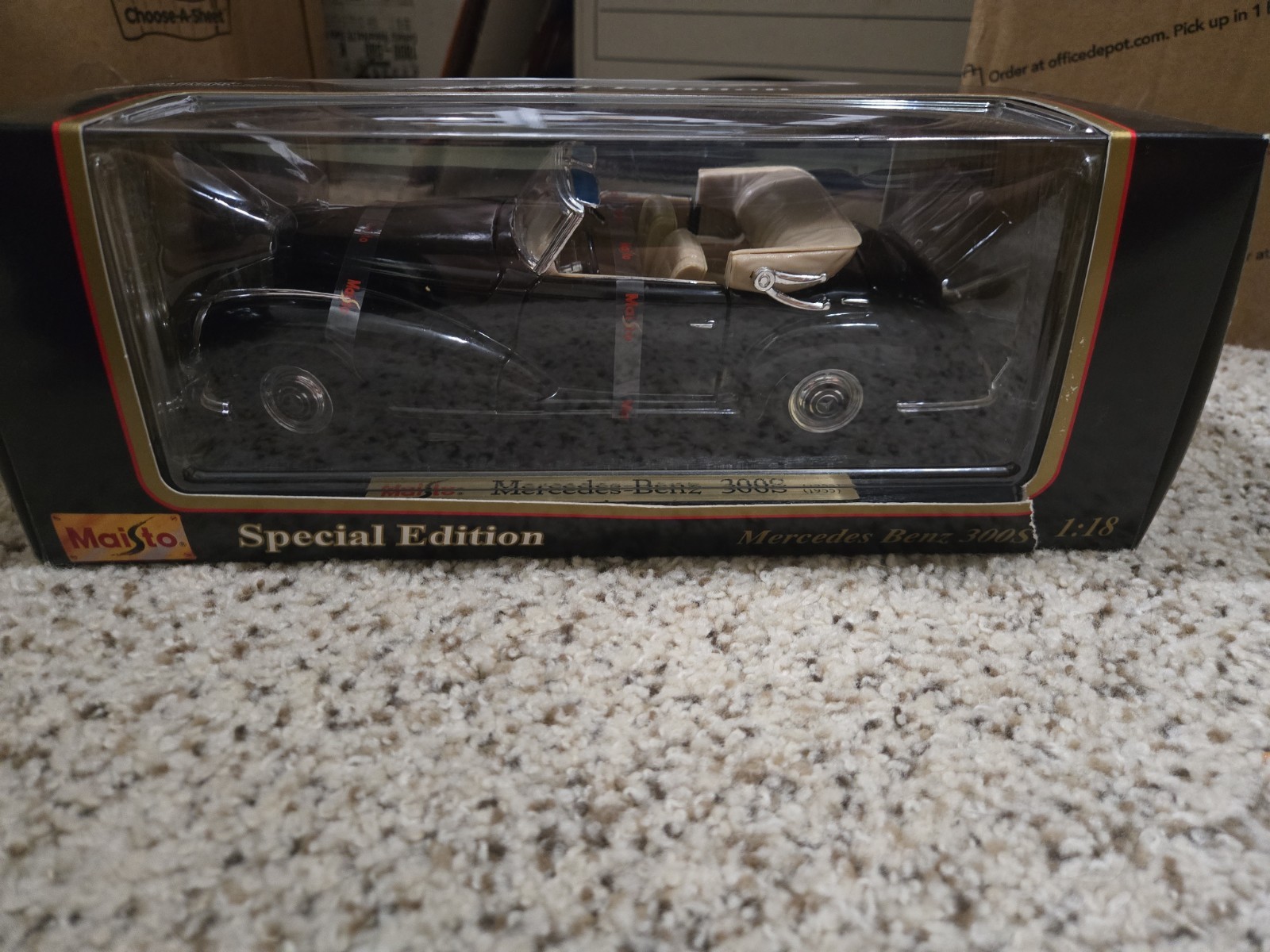 Maisto Special Edition Mercedes-Benz 300S Black 1:18 Scale Diecast New