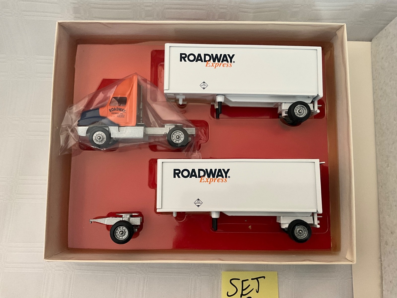 Winross Roadway Express Double Trailers 1:64 Diecast Semi Truck Set NOS (Set B)