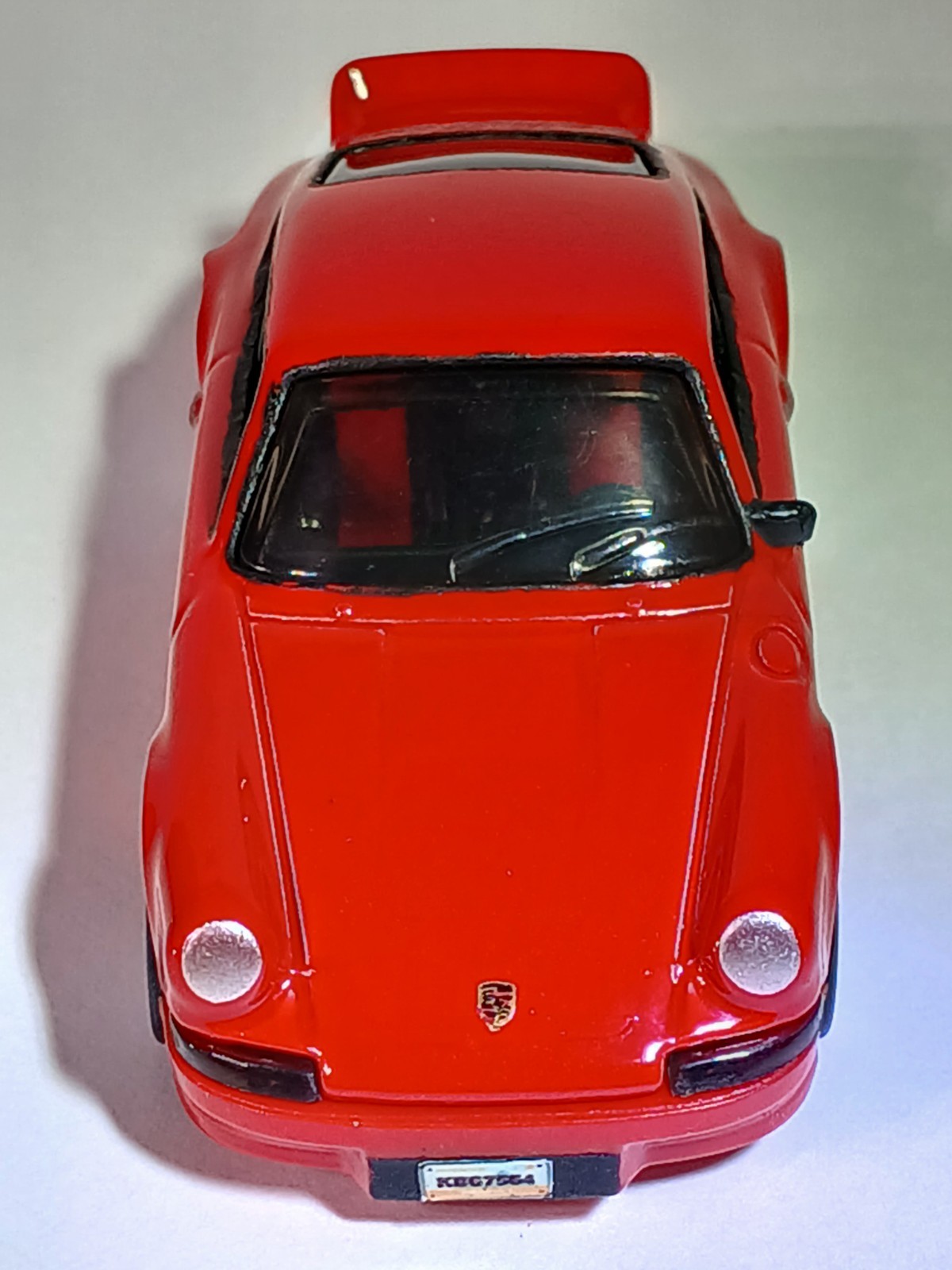 Hot Wheels Factory Fresh Porsche 911 Carrera RS 2.7 Red 1:64 Real Riders- Inter.