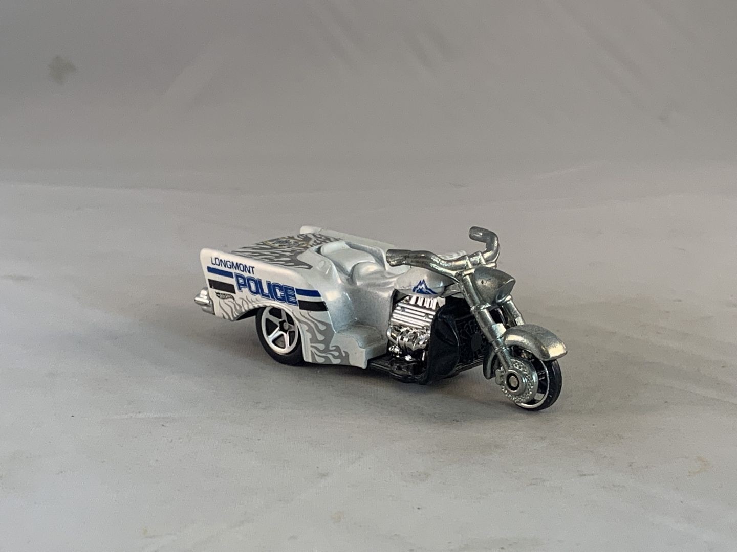 Hot Wheels Boss Hoss Motorcycle 2011 Main Street White 5SPs MC5s
