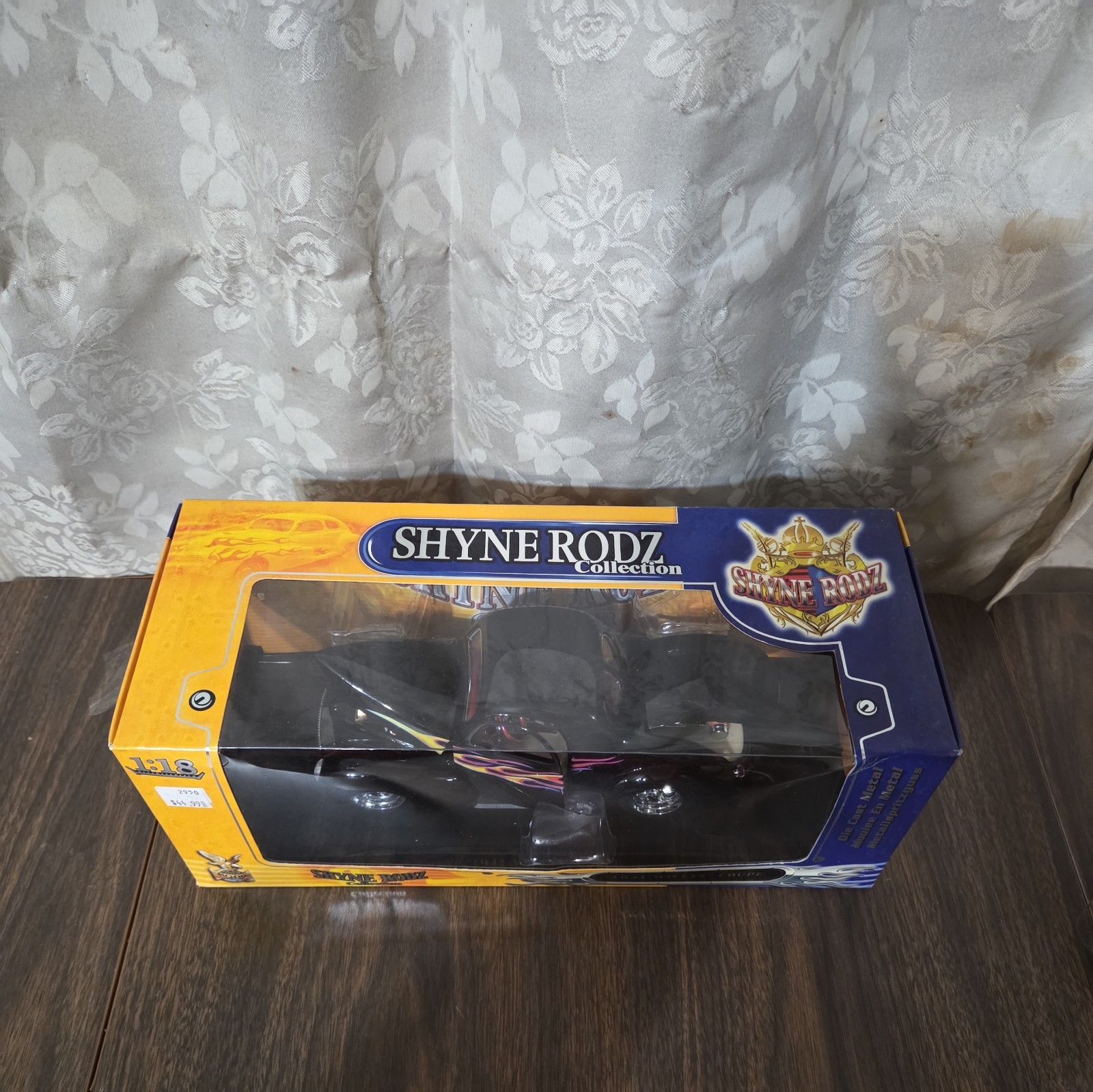 Road Signature 1941 Willy’s Coupe Shyne Rodz Hot Rod Flames 1:18 Muscle Car