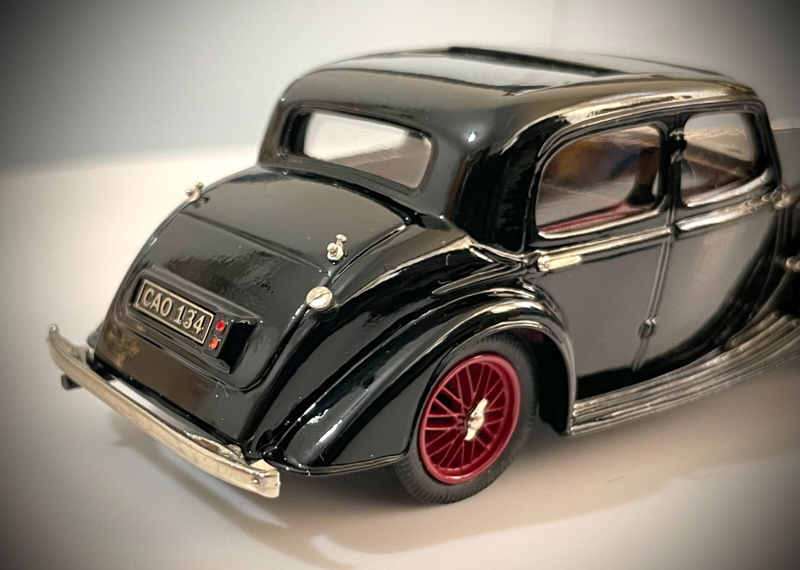 Lansdowne LDM 74a – 1937 Riley 12/4 Continental Touring Sedan (Black)