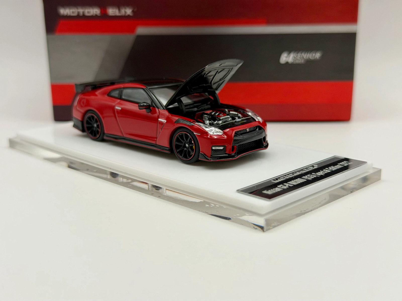 Motorhelix 1:64 Nissan GT-R R35 Nismo 22′(Stealth Gray/Vibrant Red)