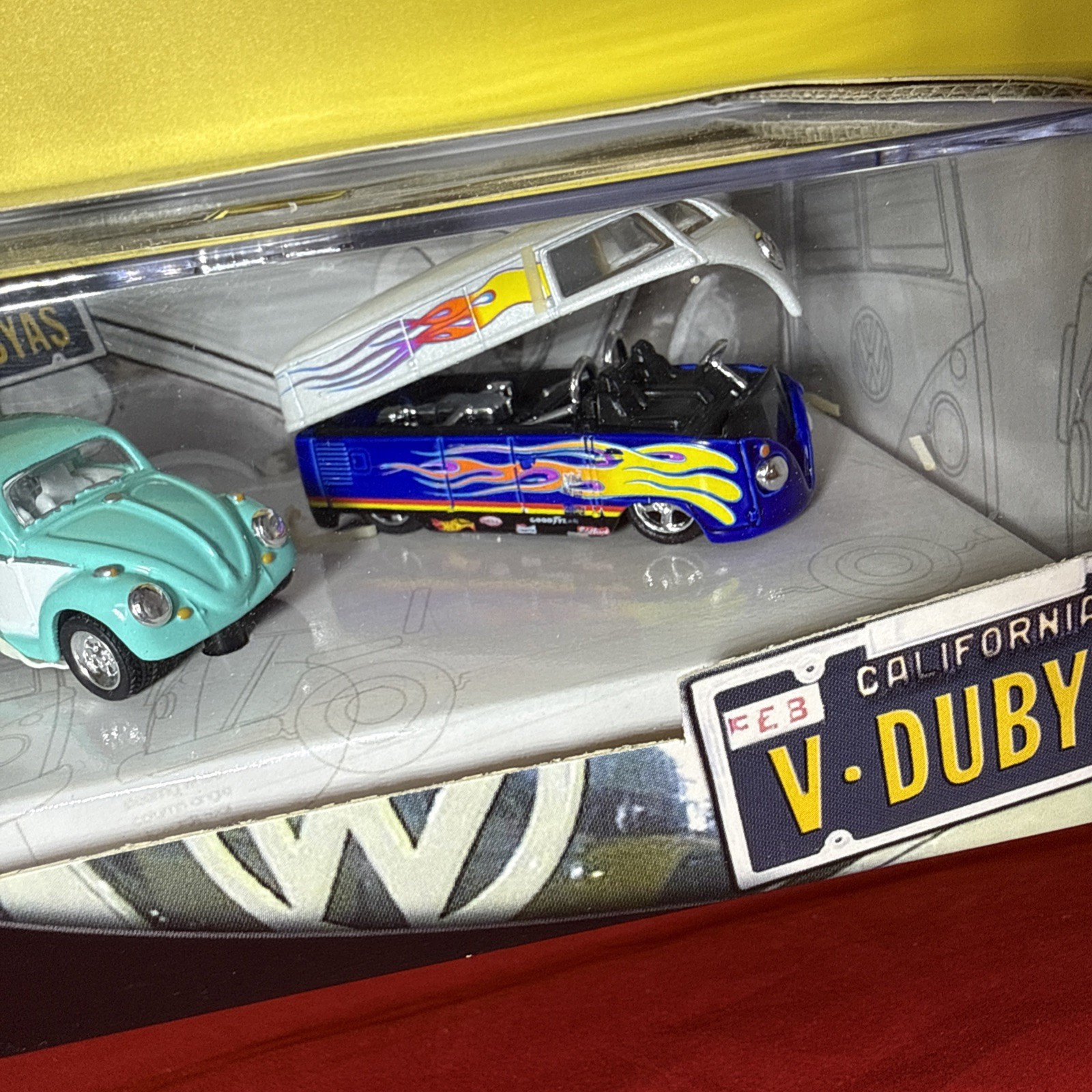 Hot Wheels 100% Volkswagen V Dubyas VW Bug Microbus 2 Car Set 2002 Vintage 1/64