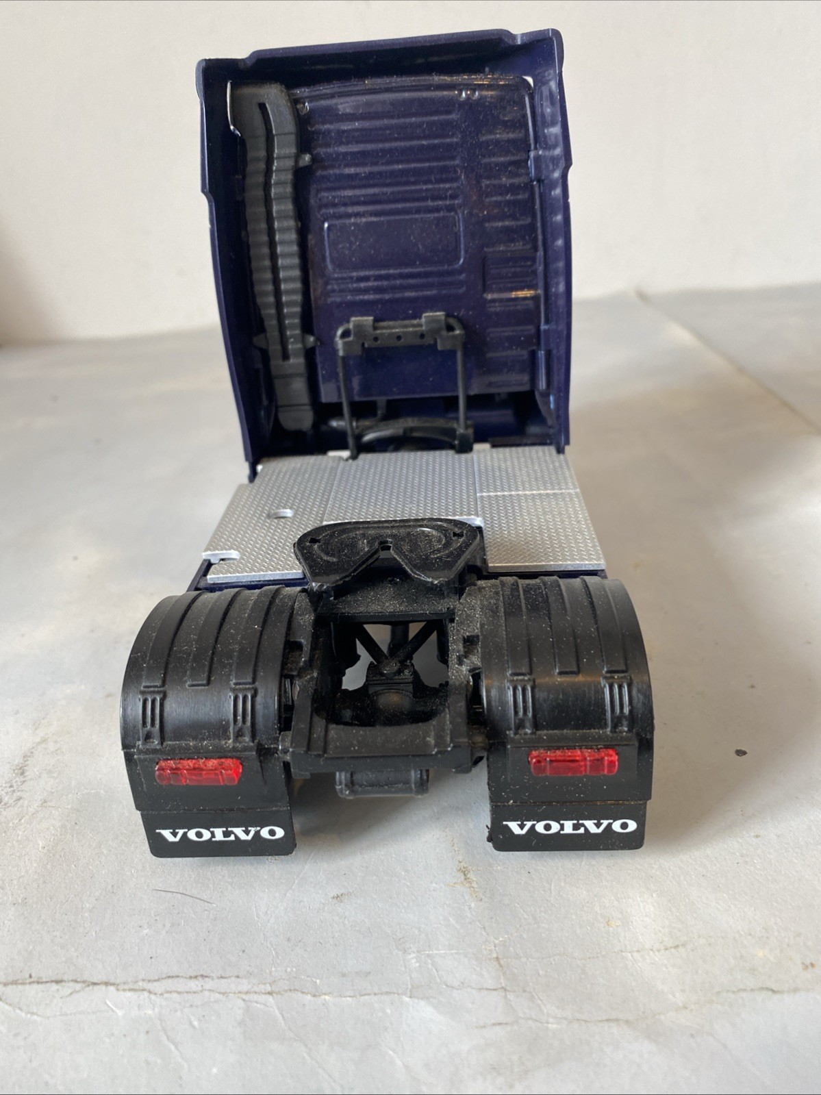 Welly 1/32 Volvo FH12 Tractor Unit