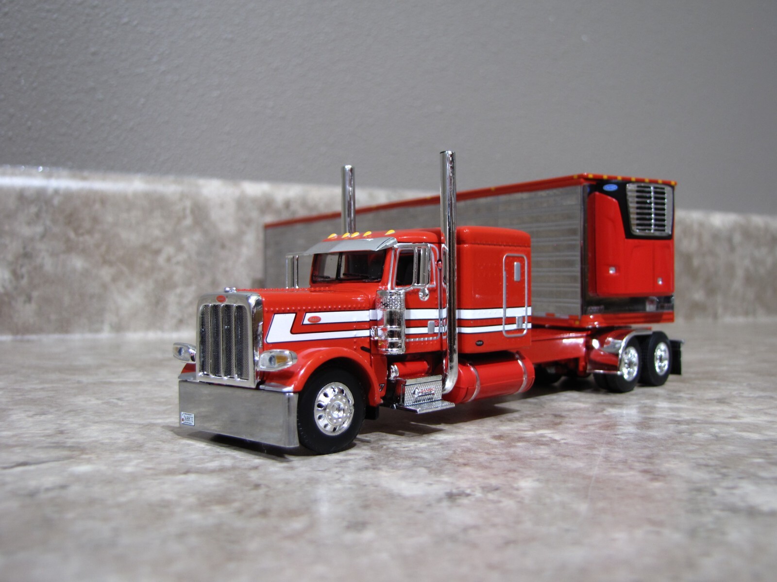 DCP 1/64 Can’t Afford It Ganski Red Peterbilt 389 Utility Refrigerated 60-1325