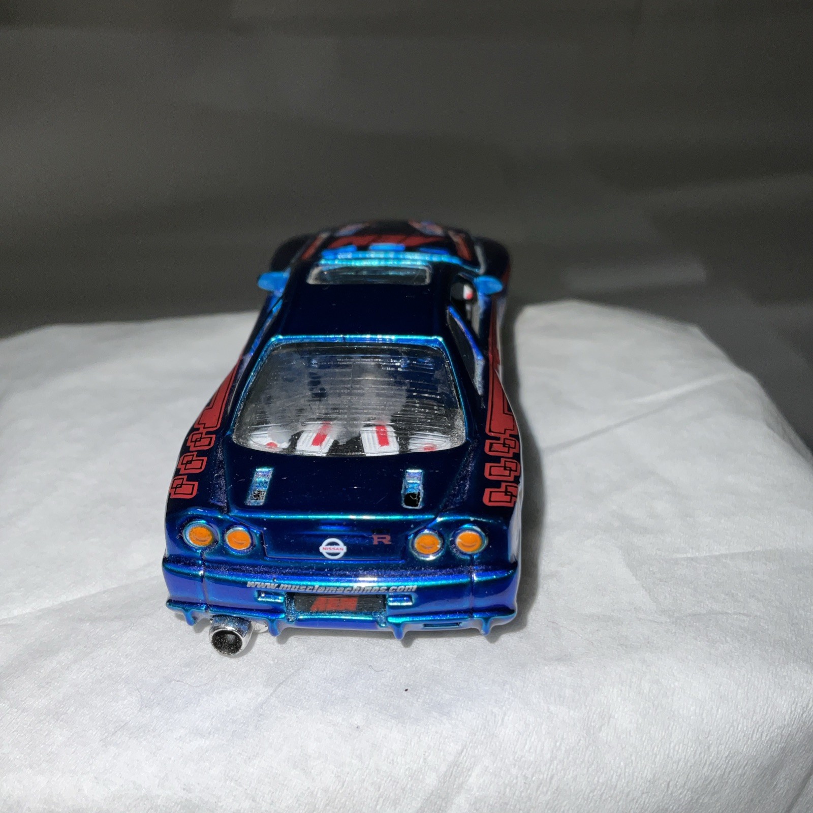 Muscle Machines2002 Blue Nissan EdelbrockSpeedwell 1:64 Hood Does Not Stay Open-