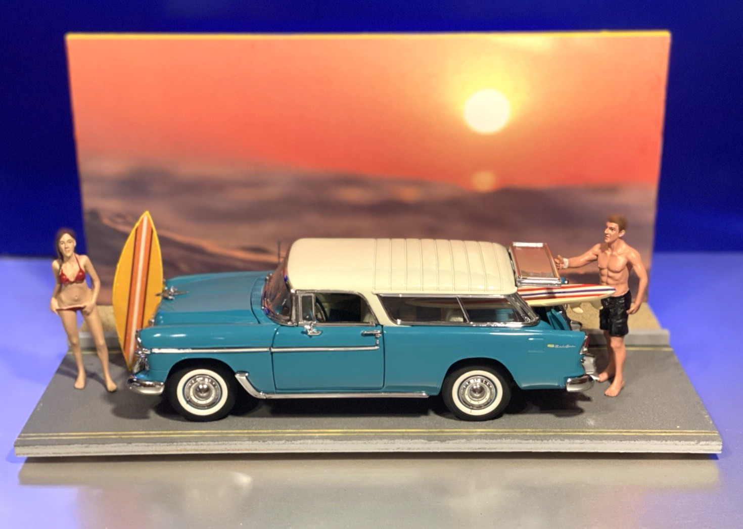 Danbury Mint 1955 Chevy Nomad / Boxed + Am. Diorama Surfer Jay & Bikini Girl Oct
