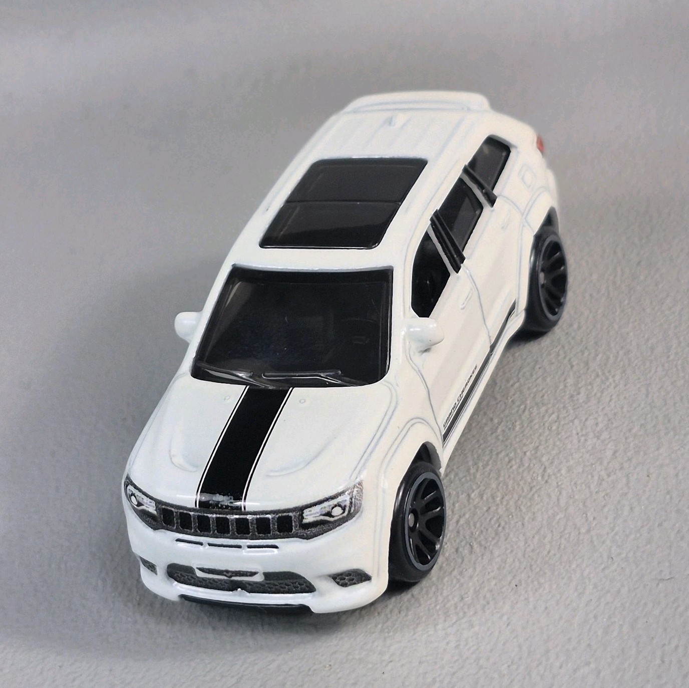 2019 JEEP GRAND CHEROKEE TRACKHAWK Diorama Collectible DieCast Model 1:64 LOOSE