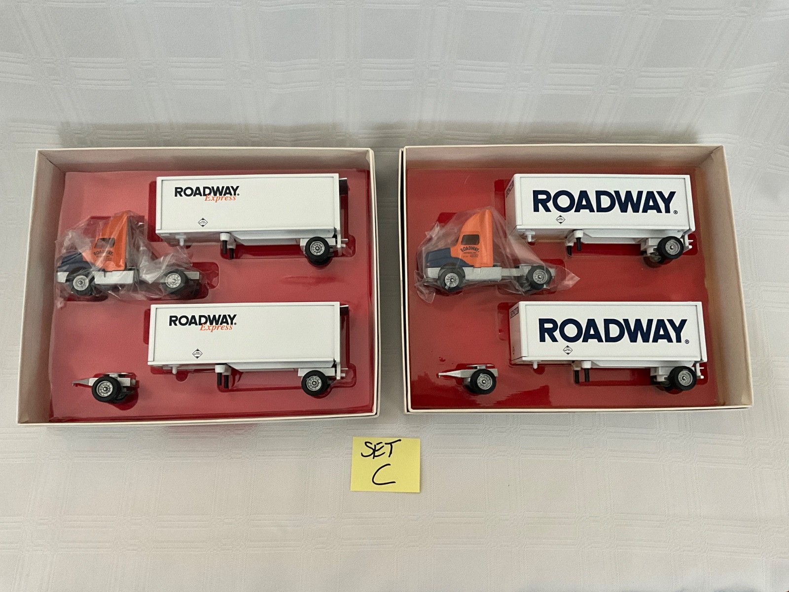 Winross Roadway Express Double Trailers 1:64 Diecast Semi Truck Set NOS (Set C)