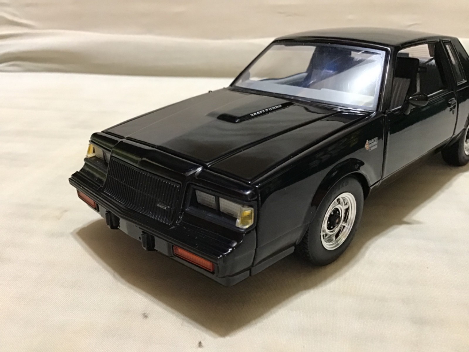 BUICK GRAND NATIONAL 1987 BLACK GMP #8201 DETAILED DIECAST RARE 1/24 read defect