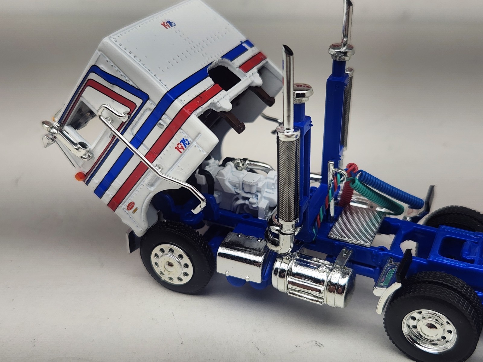 DCP NEW 1/64 Bicentennial Red, White,Blue 352 Peterbilt 86″ Bunk Cabover Tractor