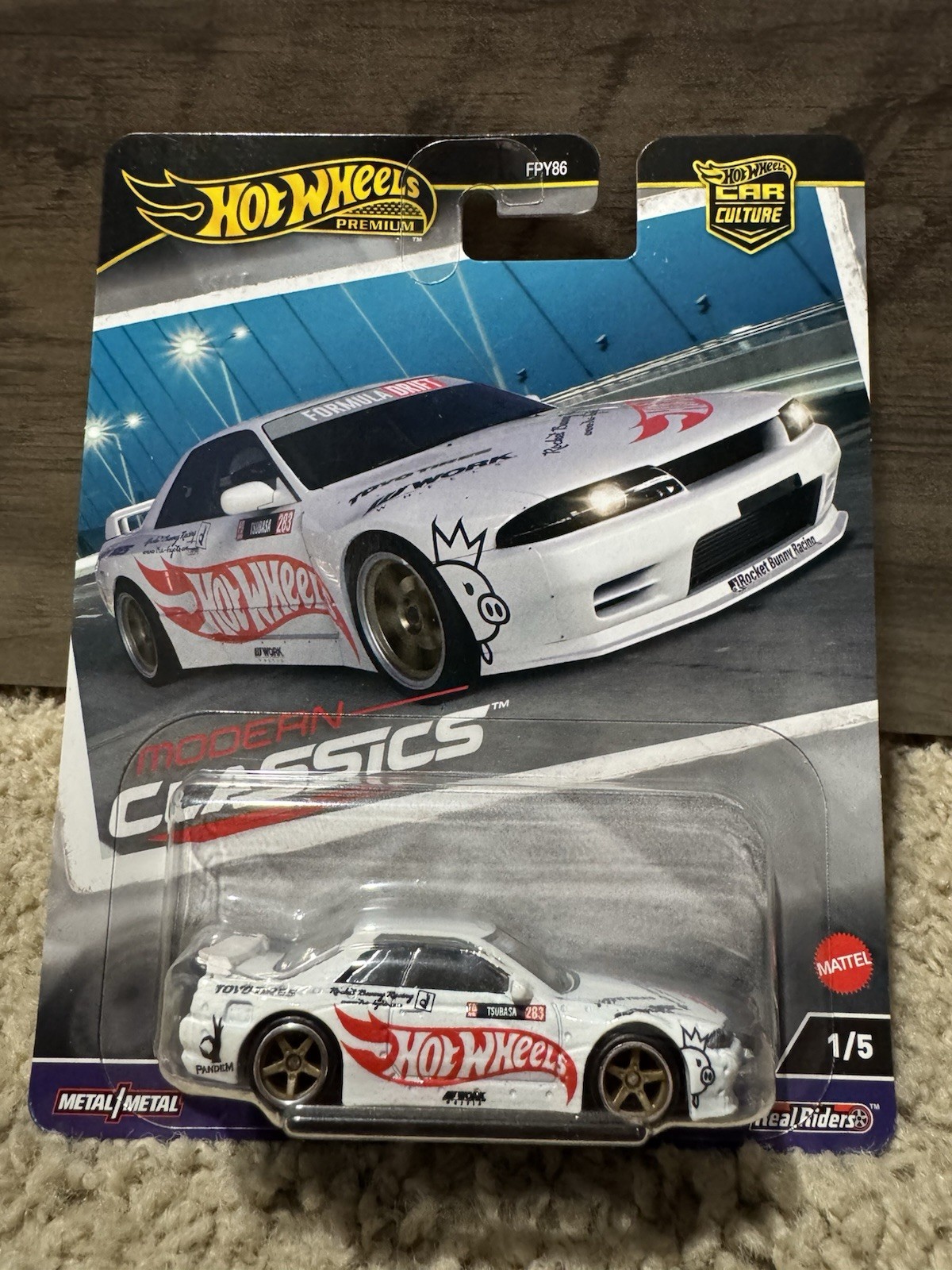 Hot Wheels 2024 Premium Modern Classics Nissan Skyline GT-R R32 Pandem White 1/5