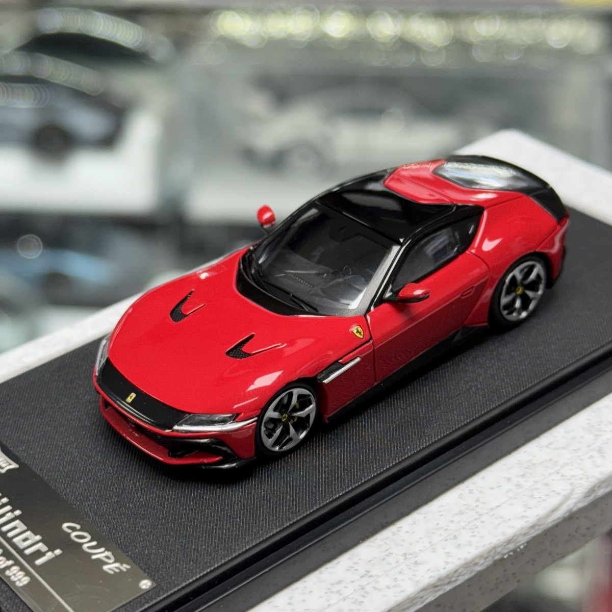 Phantom Knight 1:64 12 Cilindri Coupe Diecast Model Car