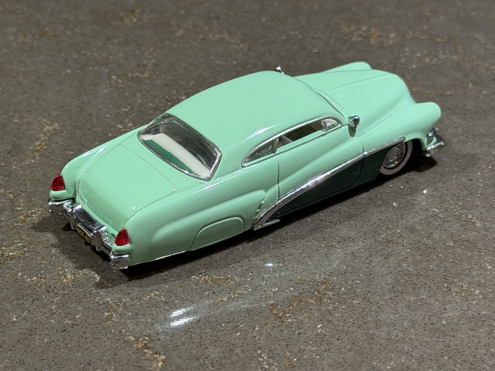 Hot Wheels 100% ROD & CUSTOM 51 MERC HIROHATA MERC 1:64