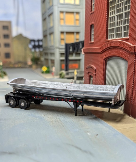 1/87 HO Scale Custom Built Dual Axle Silver Heavy Duty Side Dump Trailer.