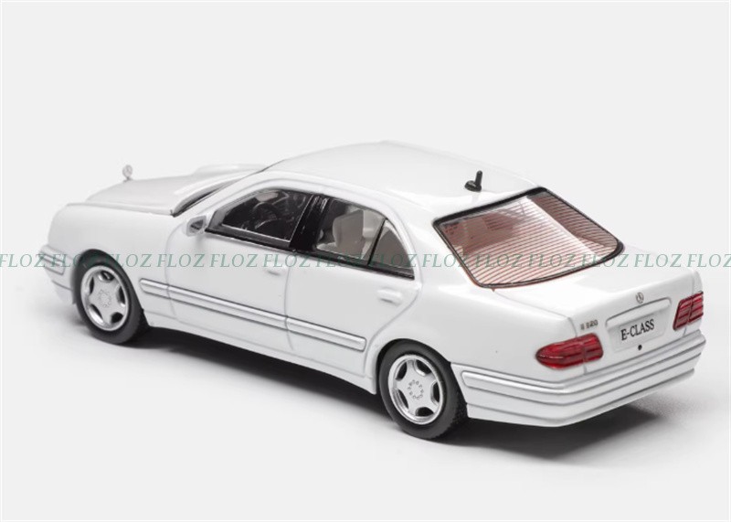 1:64 Max well Mercedes Benz E320 W210 6th Generation E-Class Pearlescent white
