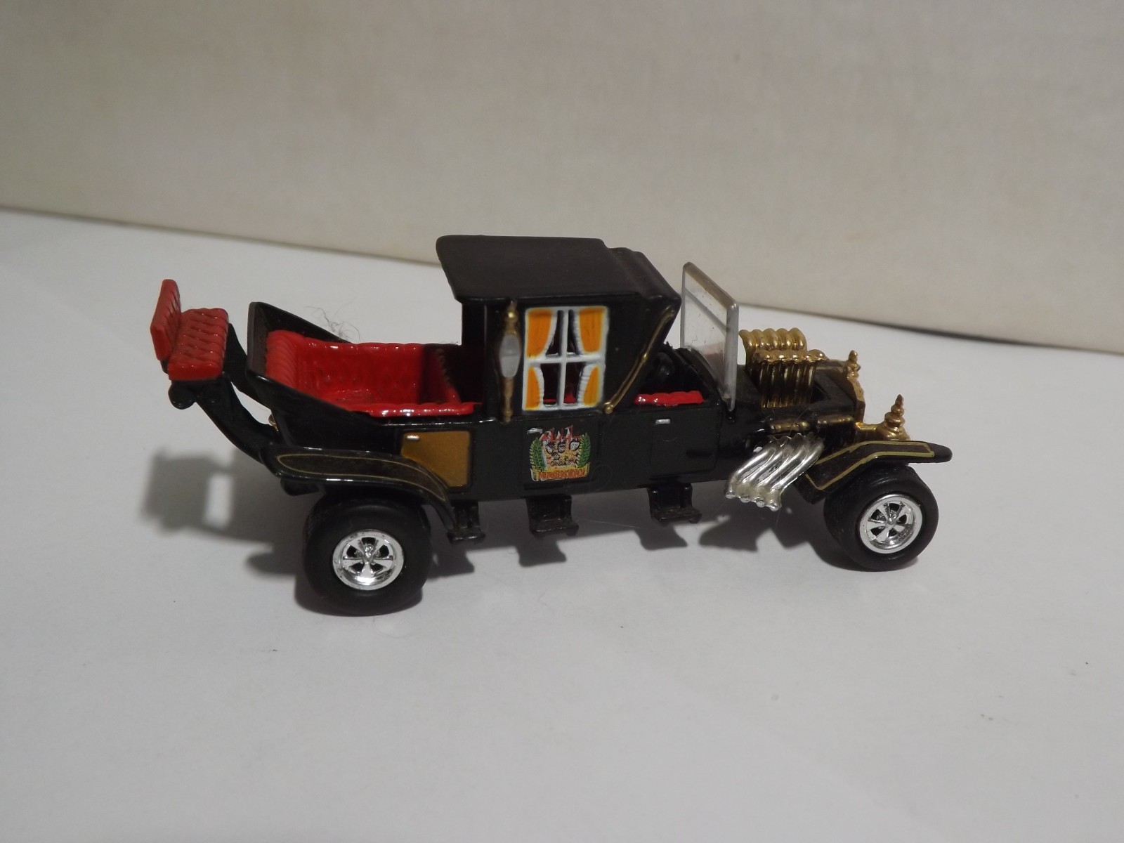 Johnny Lightning Barris Koach Black Munsters Koach 1/64 Scale