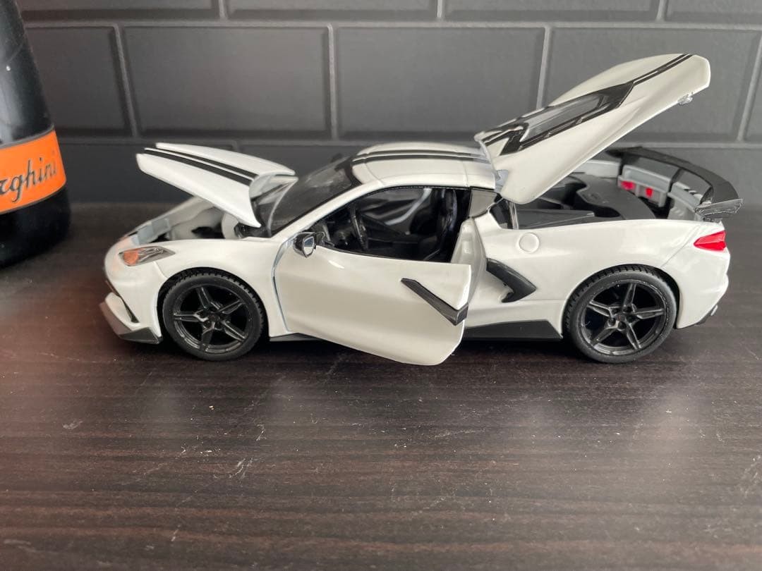 Corvette C8 1/24 Scale Model in Display Case, Collectible, Used