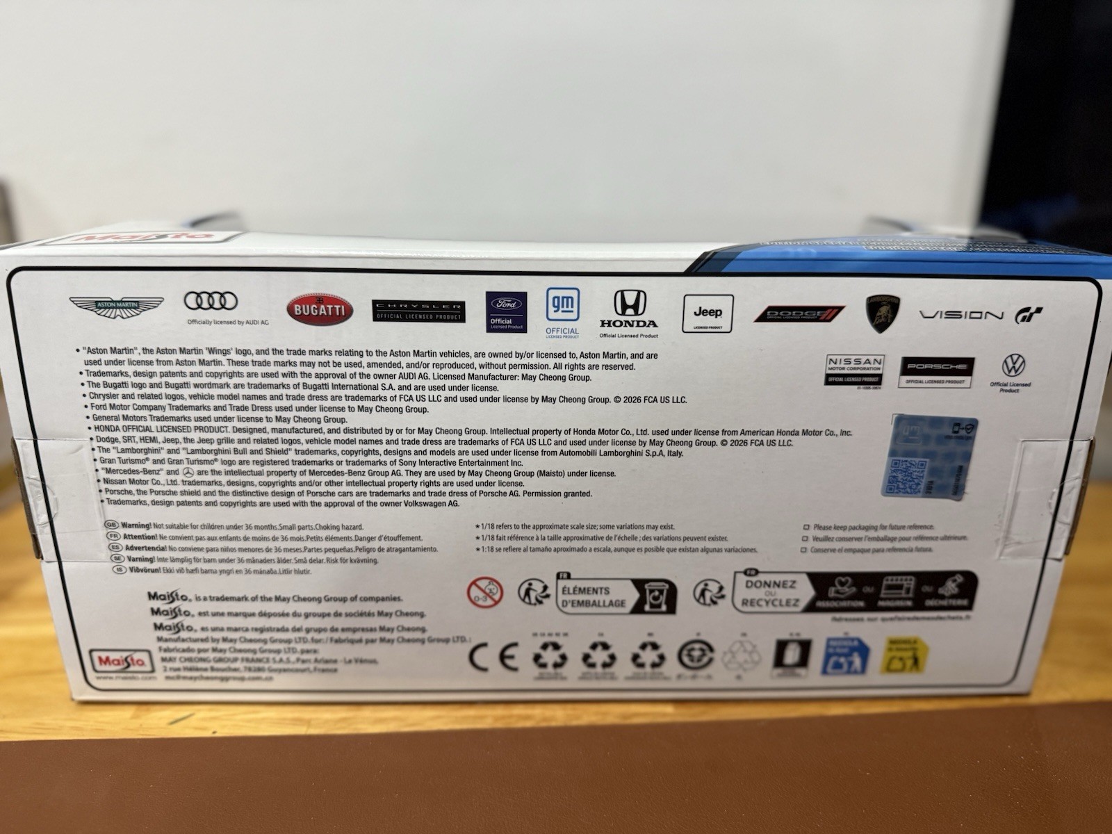 1974 Chevrolet C10 Cheyenne Super- Bule/Black 1/18 Maisto GM Officially Licensed