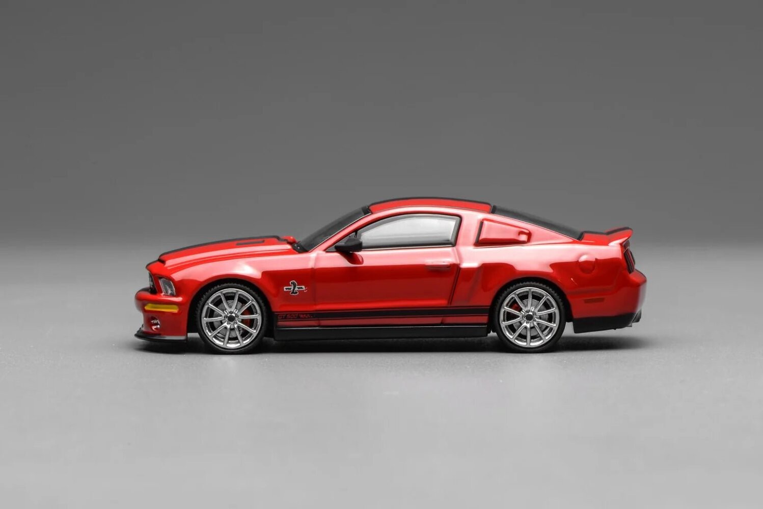 Motorhelix X Greenlight 1/64 Ford Mustang Shelby GT500 Super Snake 2007 Red With