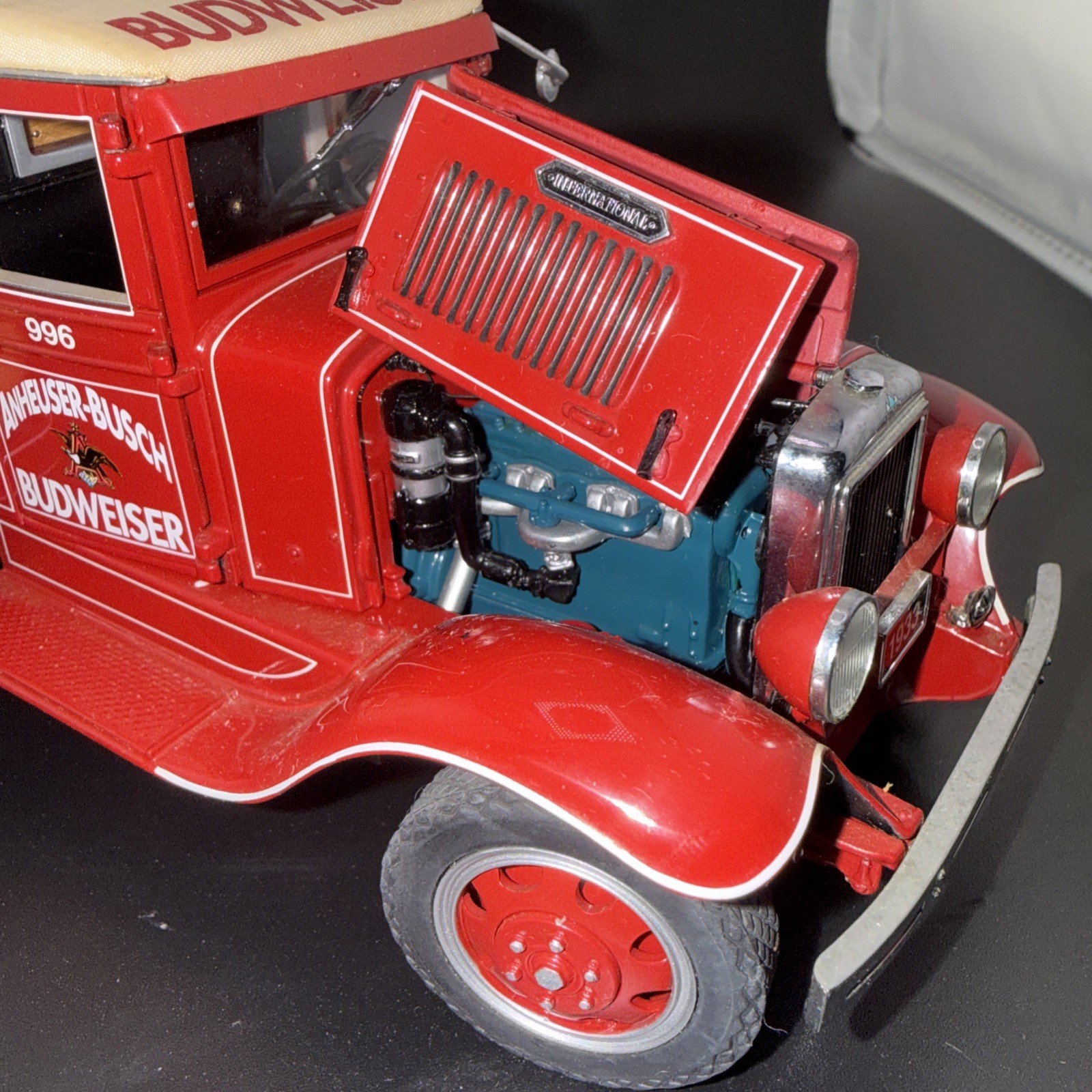 Danbury Mint 1933 Budweiser Delivery Diecast Truck Red 1/24 Anheuser-Busch