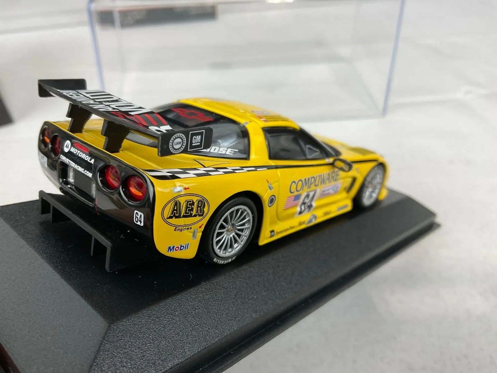 1/43 Minichamps Corvette C5R 24H Le Mans 2004 Winners Gavin Beretta Magnussen