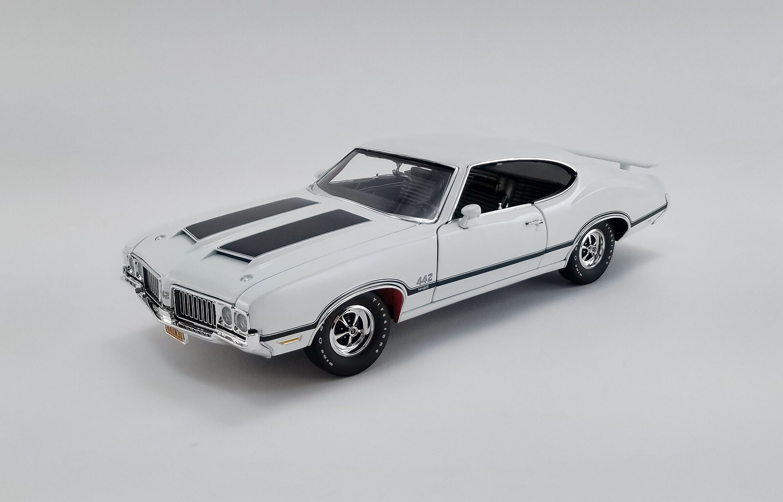 ACME 1:18 1970 OLDSMOBILE 442 W30 DR OLDS #5 -WHITE HT-LIMITED TO 198-best price