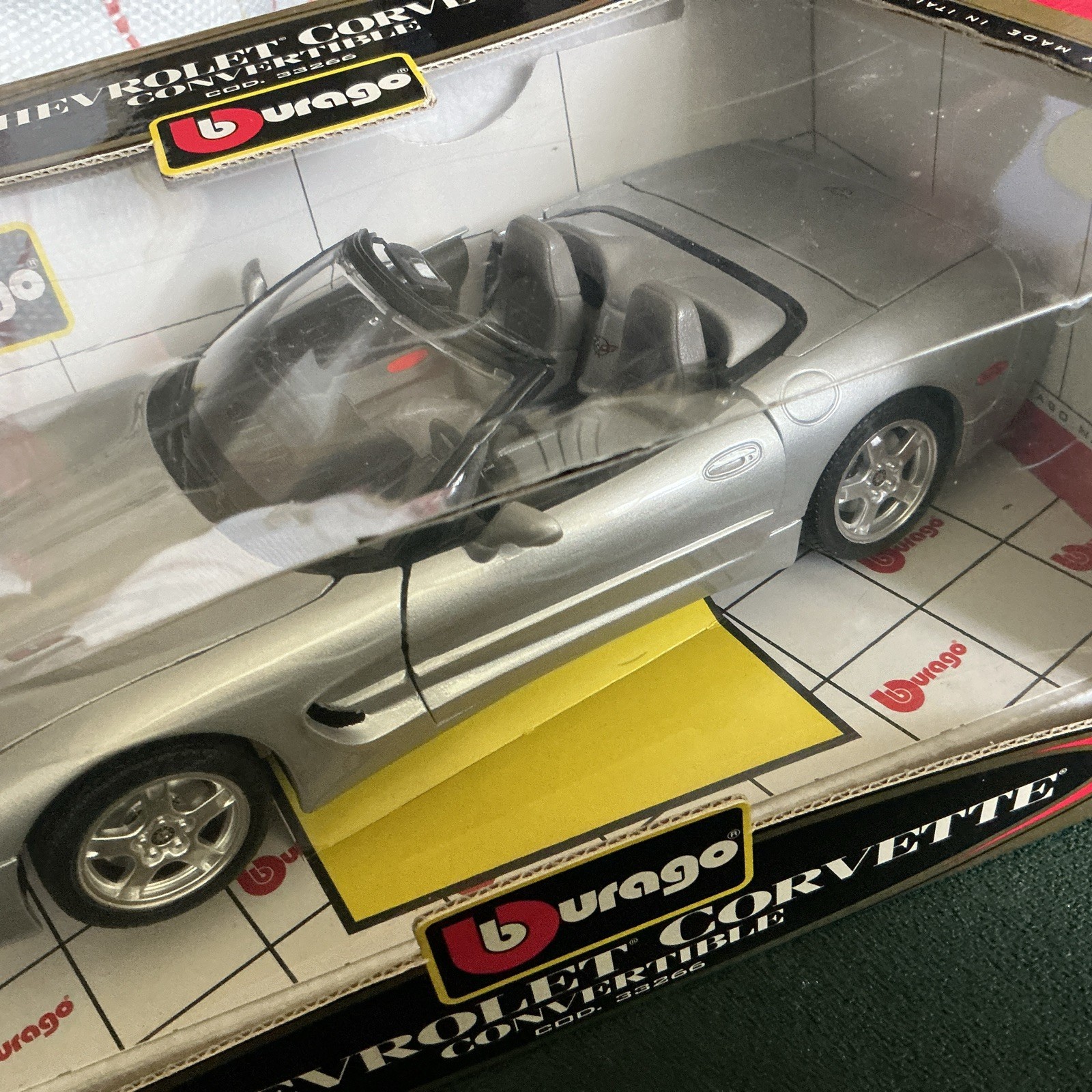1998 Chevrolet Corvette Convertible Gold Collection #33266 1:18 Diecast Bburago