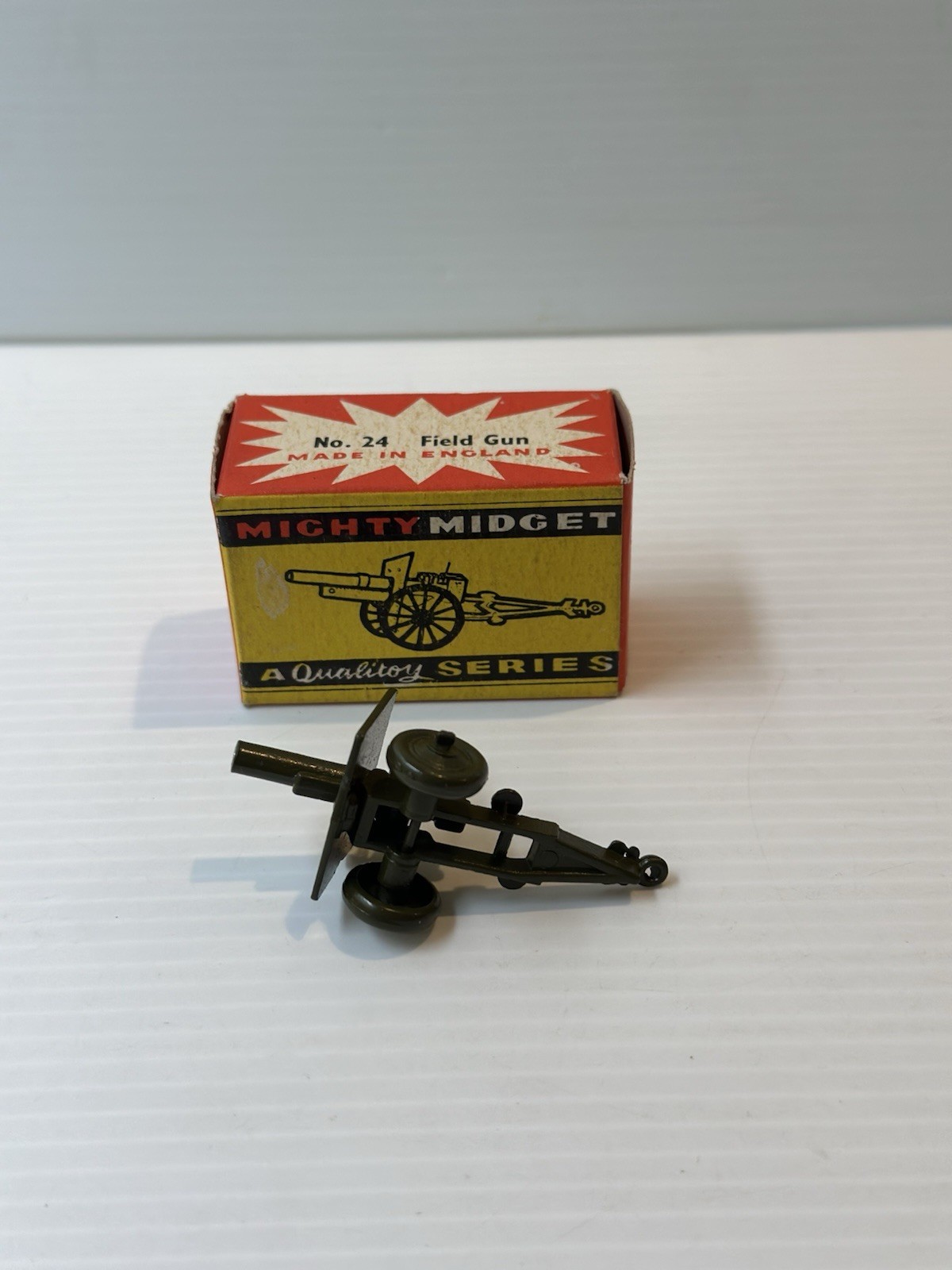 BENBROS NO24 ARMY FIELD GUNNOLIVE GREEN MADE IN ENGLAND.