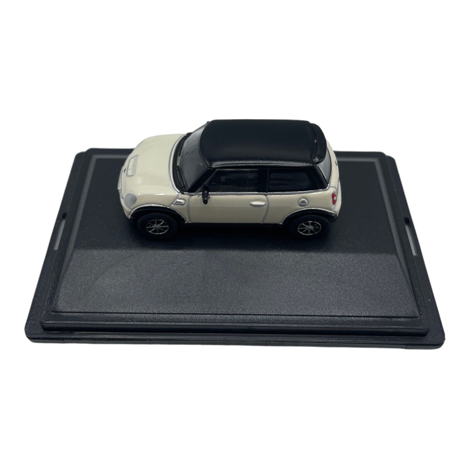 MINI Cooper S Hardtop R56 Pepper White with Black Roof Diecast car 1:76 OO Scale
