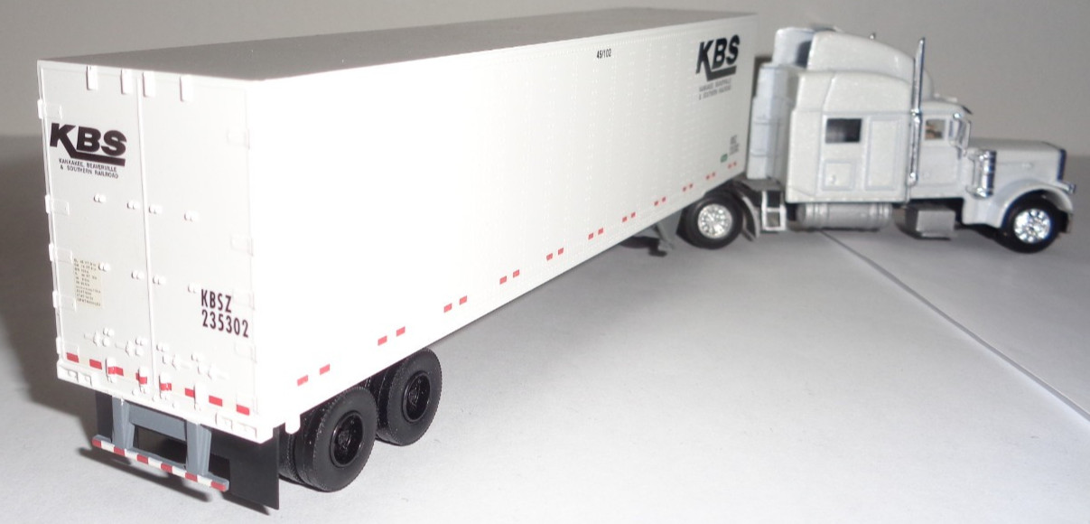 Malibu International 1/87 Peterbilt 379 W/Atlas Pines 45′ Dryvan Trailer – Loose