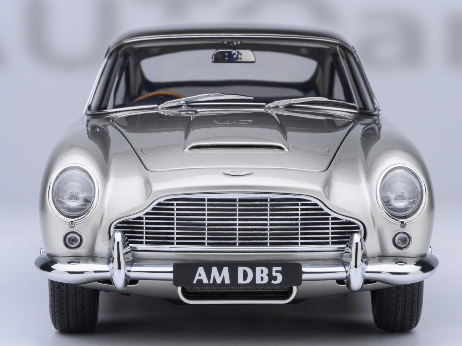 ASTON MARTIN DB5 RHD BIRCH SILVER 1/18 MODEL CAR BY AUTOART 70287
