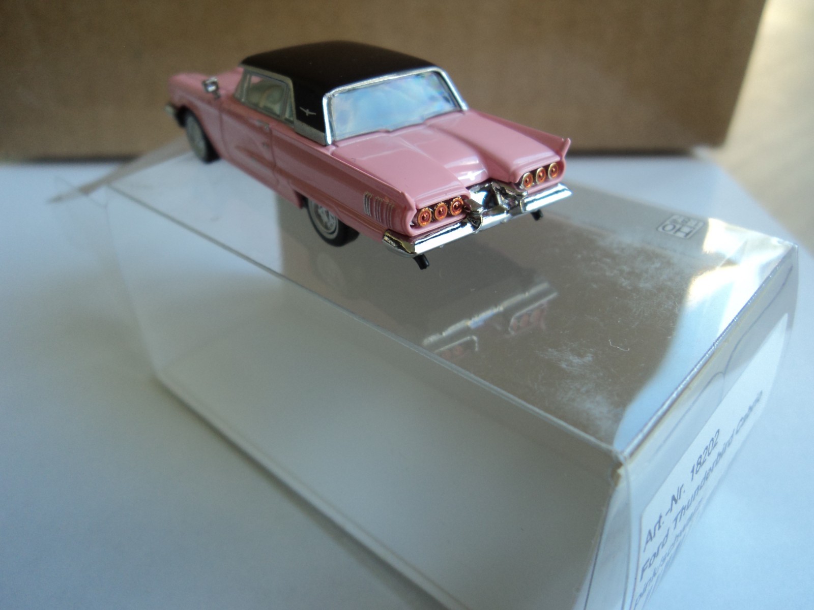 BREKINA 1960 FORD THUNDERBIRD CABRIOLET PINK / BLACK HO 1/87 PLASTIC