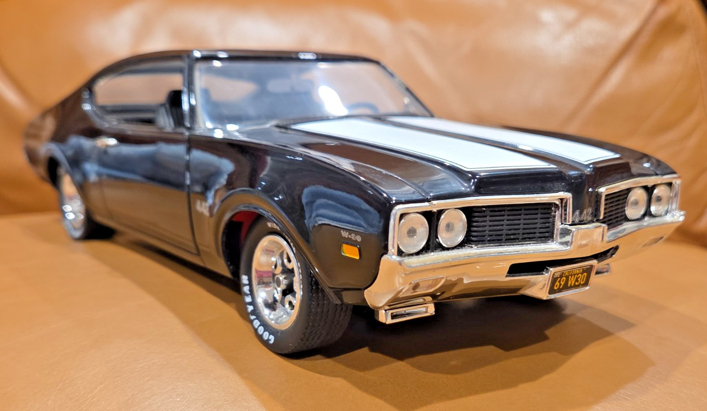 ERTL American Muscle Diecast 1969 Olds 442, W-30 Black 1/18