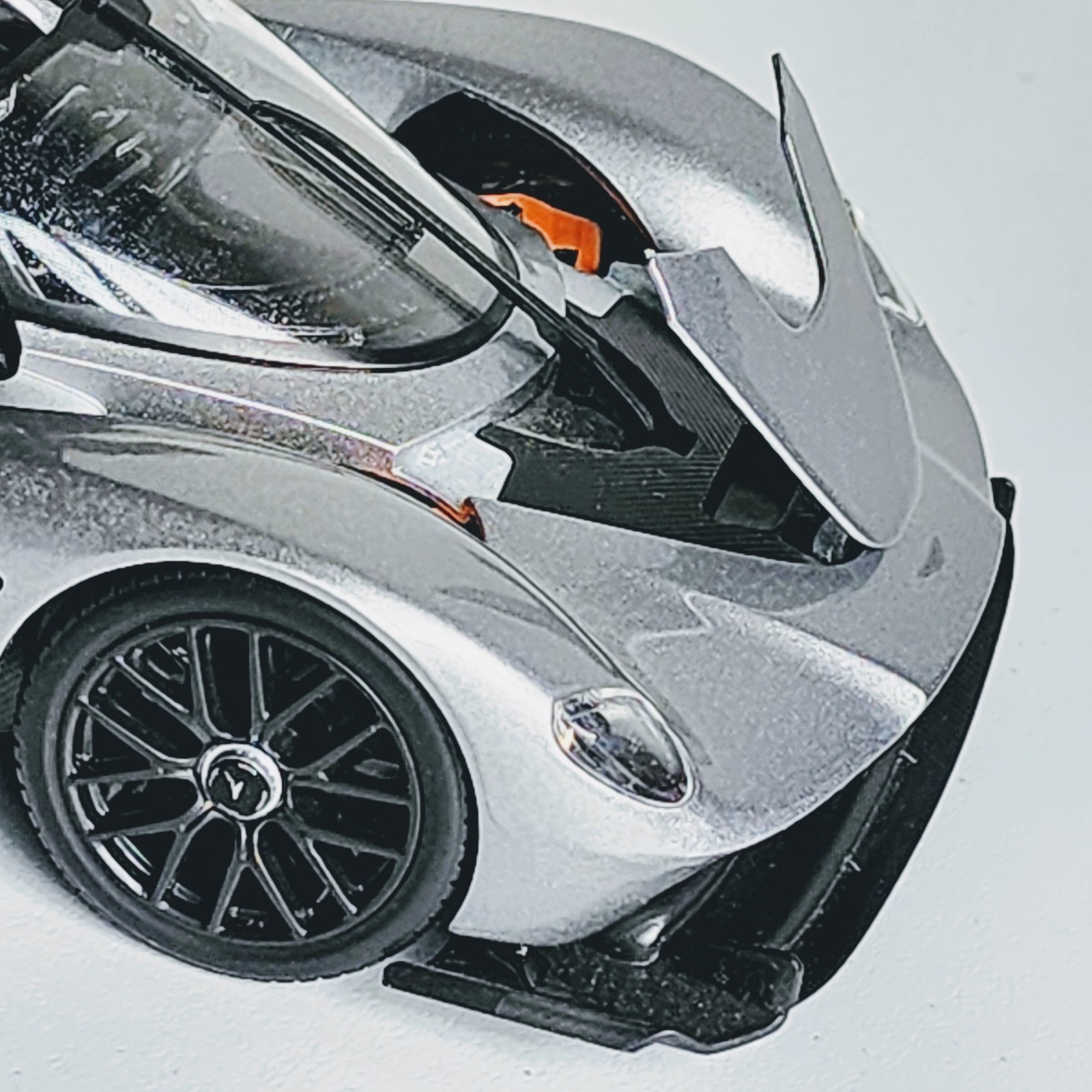 Maisto Special Edition Aston Martin Valkyrie Silver 1:18 Diecast