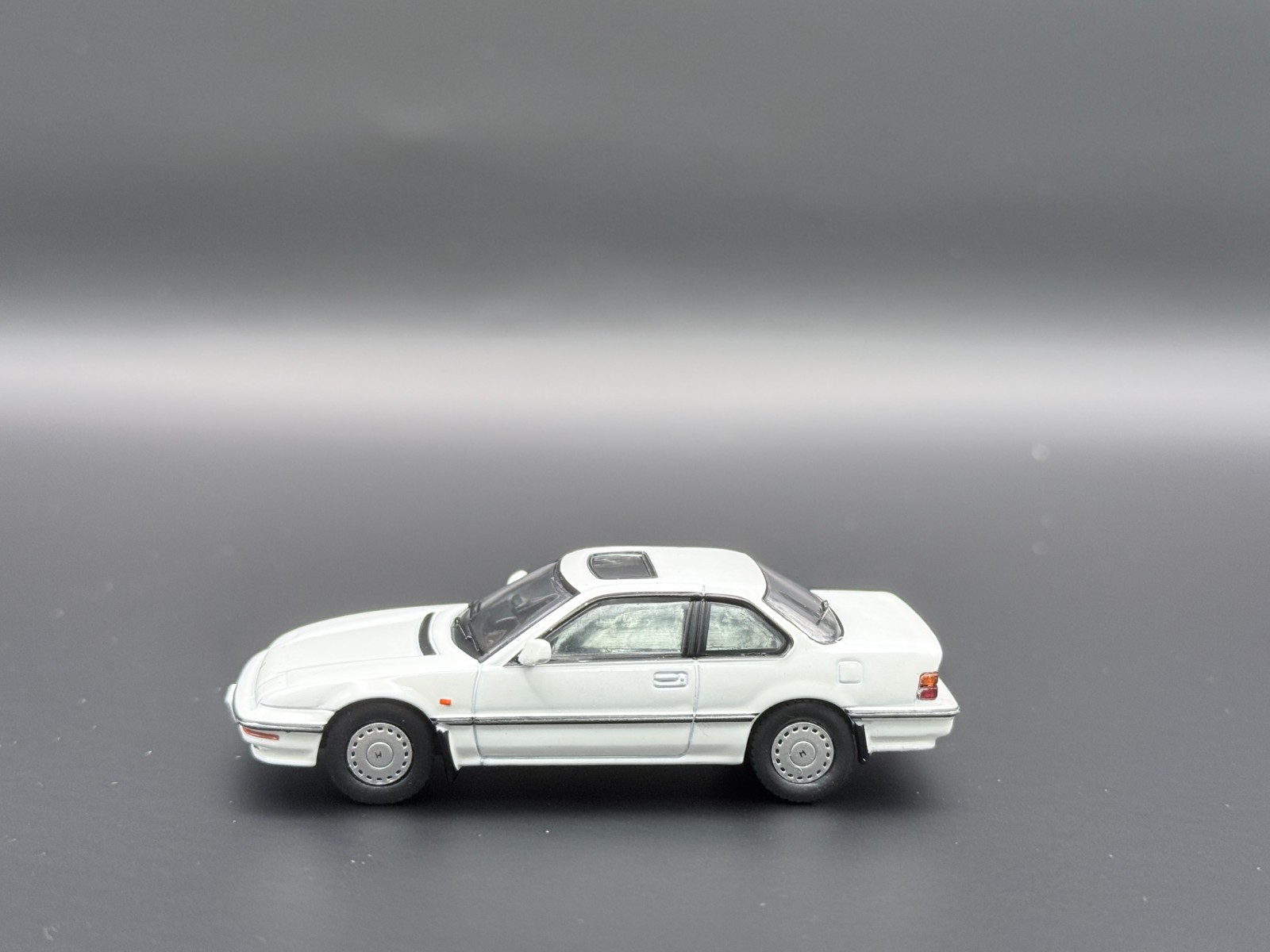 Tarmac Works x J-Collection Honda Prelude BA4 White 1/64