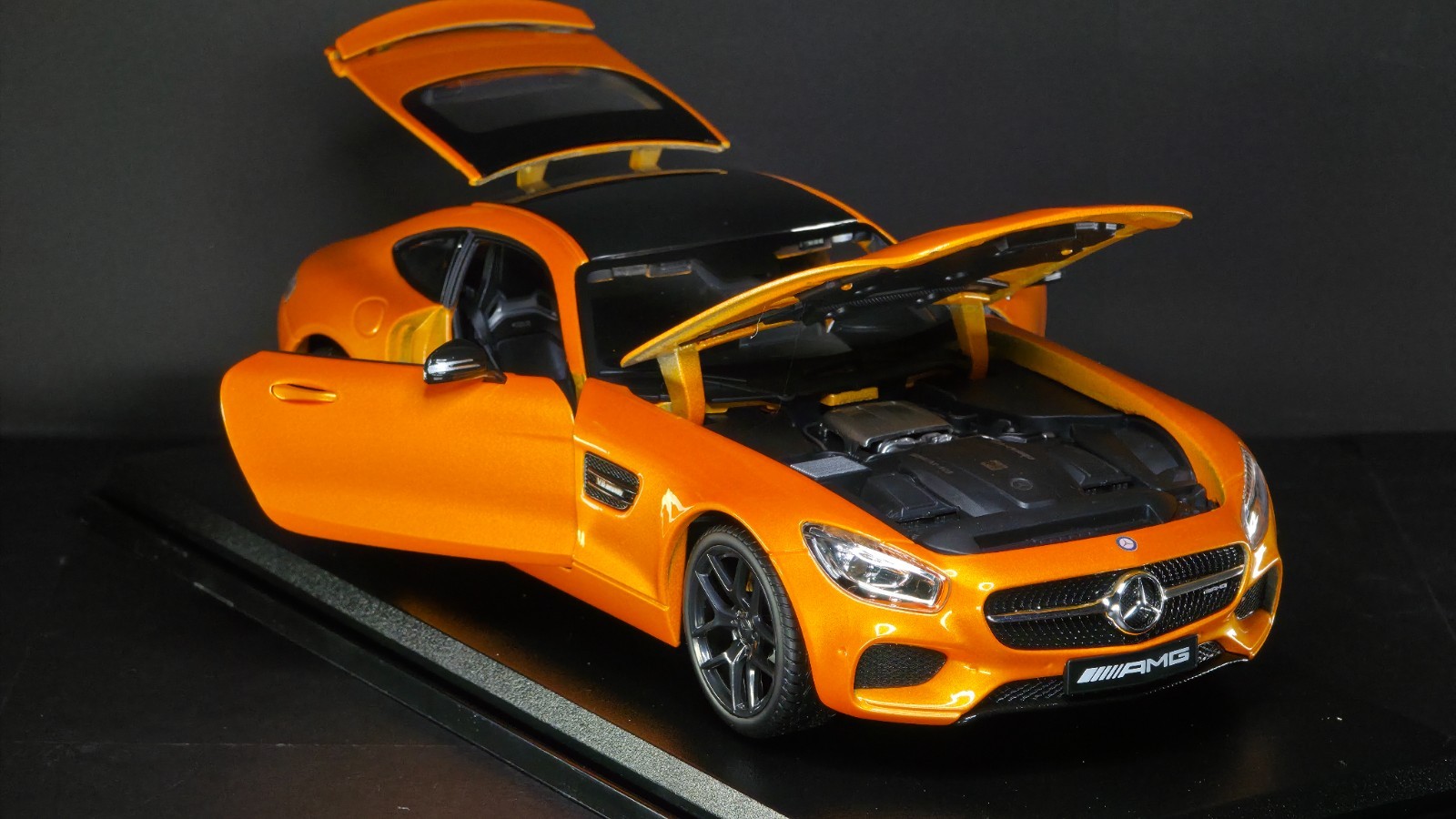 Mercedes-AMG GT 1:18 Maisto Exclusive Style Special Edition – Orange