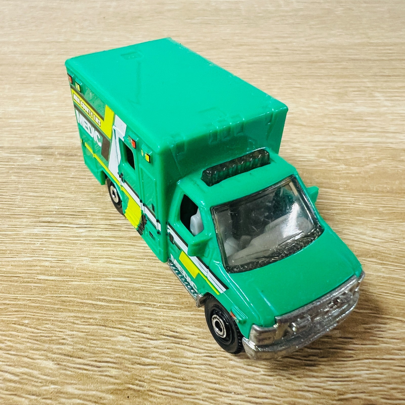 Ford E350 Ambulance 2009 Green Yellow White Medic MB944 Heroic Rescue 2016