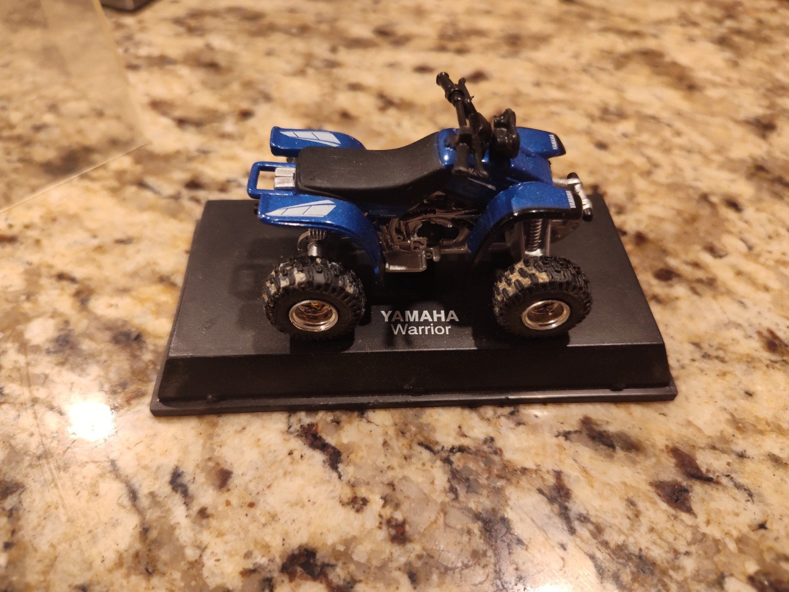 1/32 Diecast Cars And Quads in Clear Display Cases