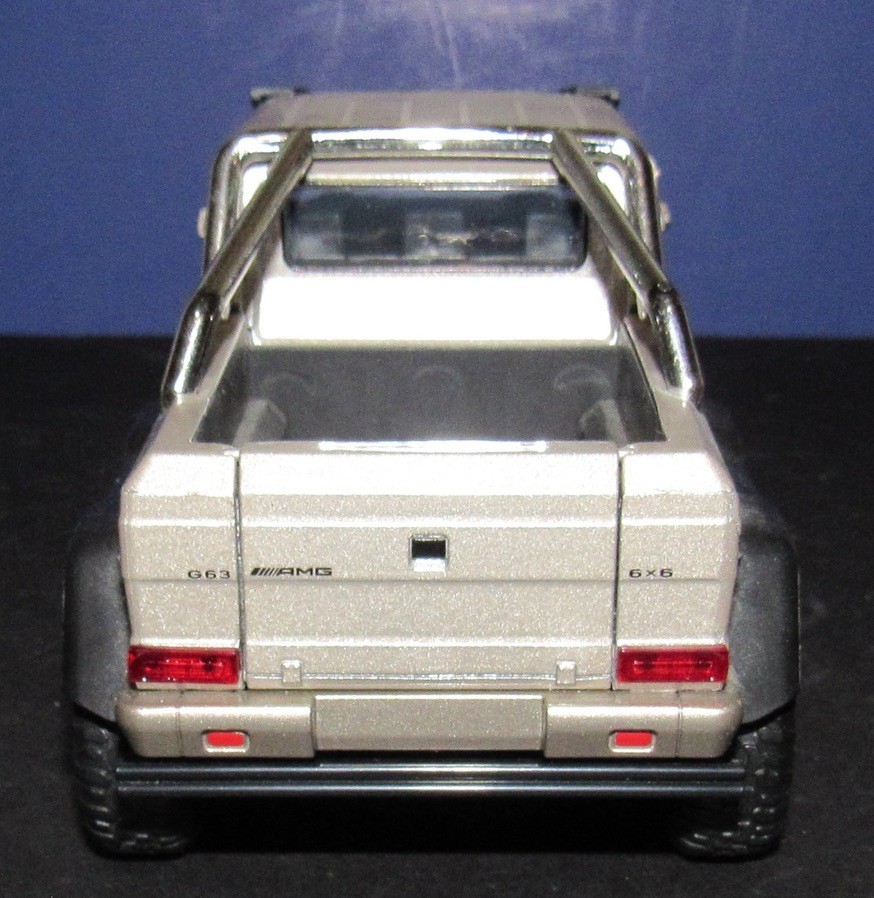 Mercedes-Benz G63 AMG 6×6 in 1/24 Scale Diecast by Jada
