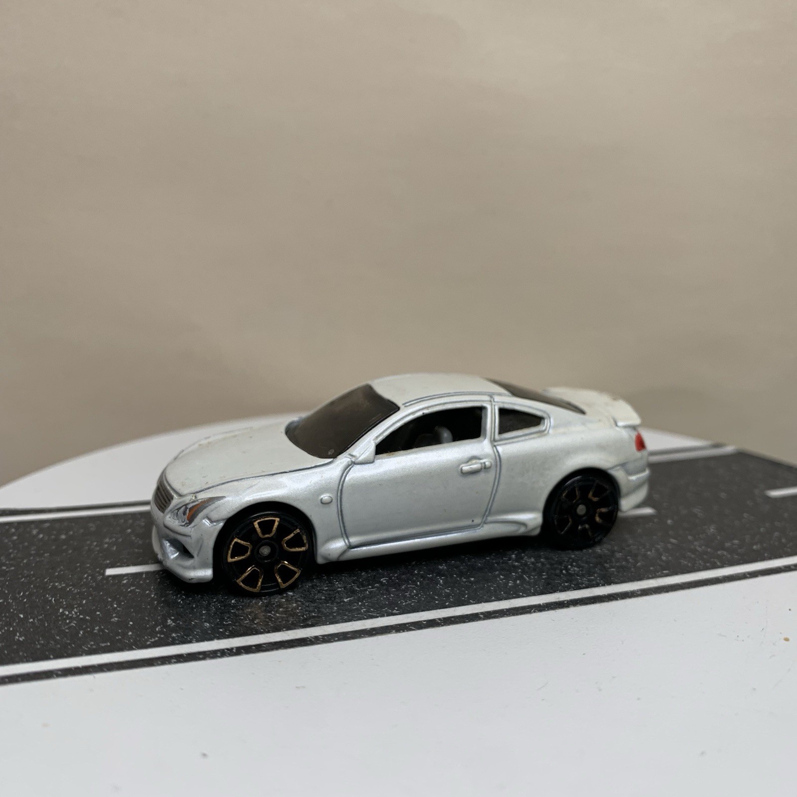 2012 Hot Wheels Faster Than Ever 2008-13 Infiniti G37 Coupe White 1:64 Scale