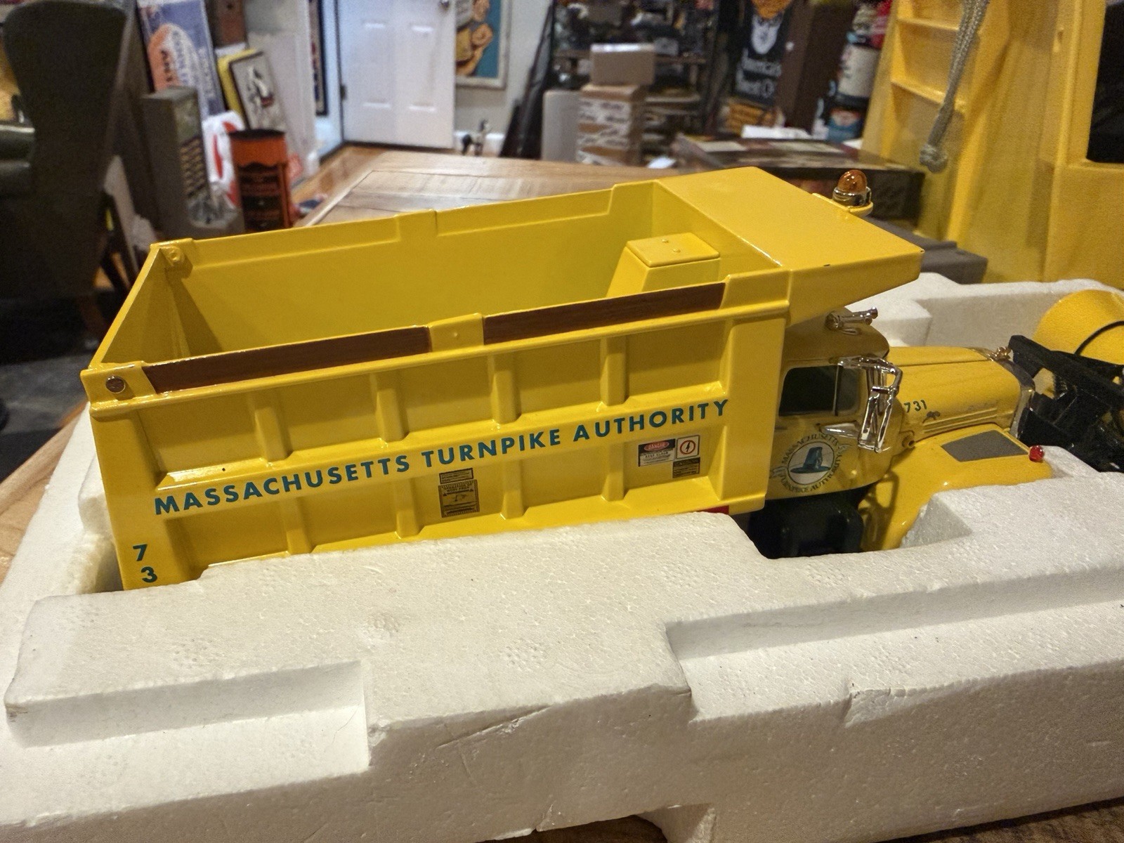 First Gear – Mack Dump – 1/34th Scale – Mass Pike Plow Truck – Rare Arrow Hat