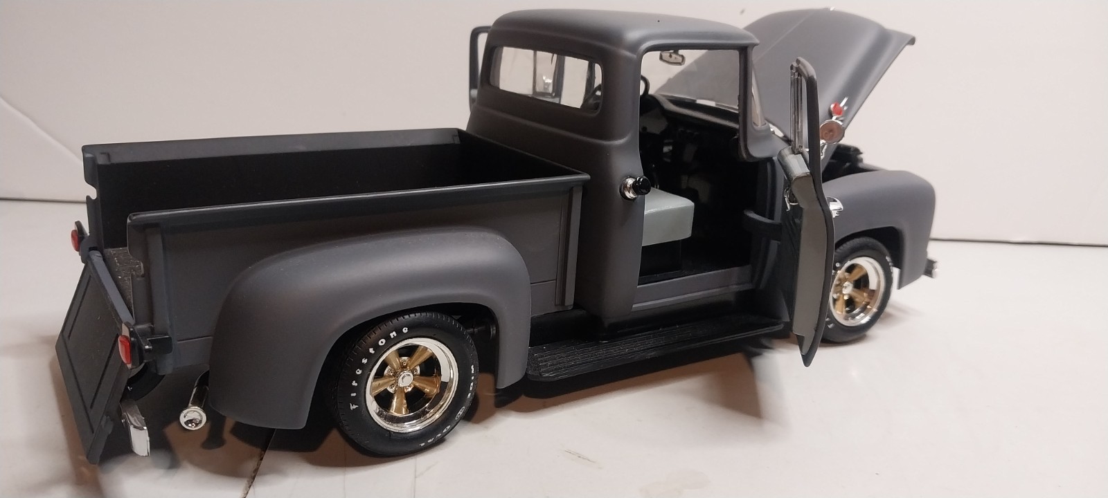 ERTL 1:18 1956 Gray Ford F100 Pickup Truck.